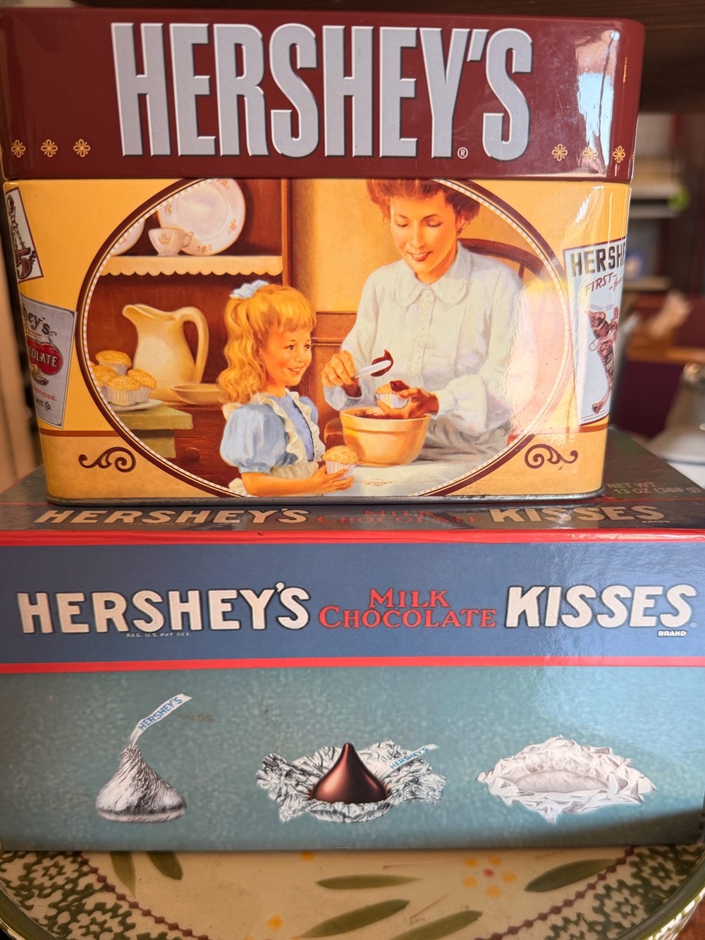 Hersheys Vintage Style Recipe Tin with Metric Conversion Chart - Red